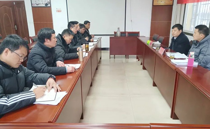 云煤（鸿运国际）集团总司理助理、刷新办主任陈家昆一行到四角地煤矿公司督导调研
