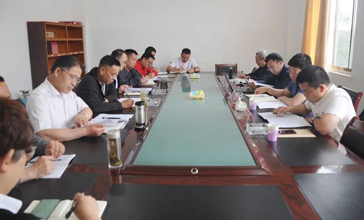 云煤（鸿运国际）集团总司理助理、刷新办主任陈家昆一行到陆东煤矿公司开展深化国企刷新三年行动专项督导