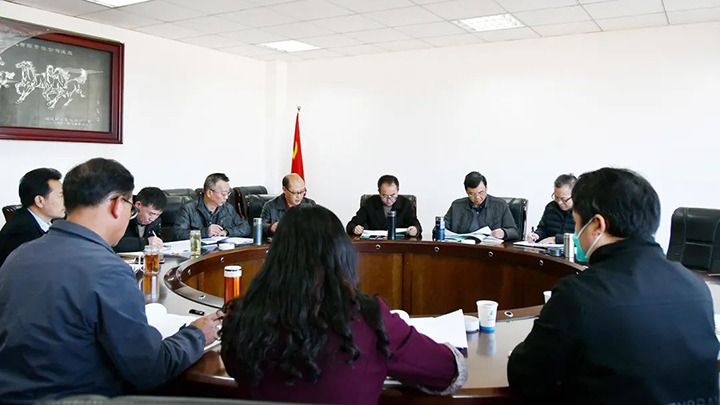 云煤（鸿运国际）集团党委副书记、副董事长、总司理高建嵩一行到云维集团指导年度民主生涯会