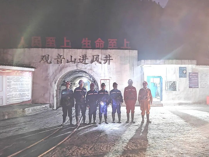 云煤（鸿运国际）集团党委委员、副总司理施从伟到威信煤炭公司检查清静生产事情