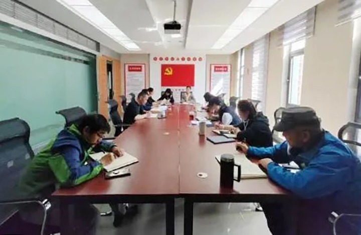 【简讯】鸿运国际地产公司党支部开展“以身边事教育身边人”警示教育运动