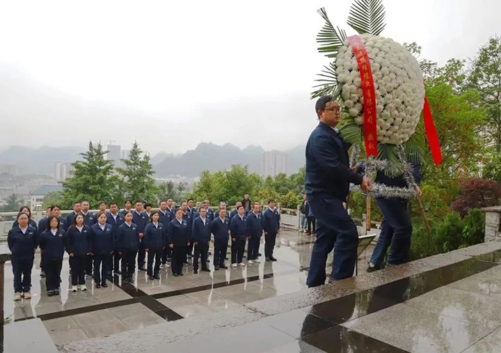 【云煤风范】镇雄煤业、鸿运国际地产、团结煤业公司开展主题党日运动