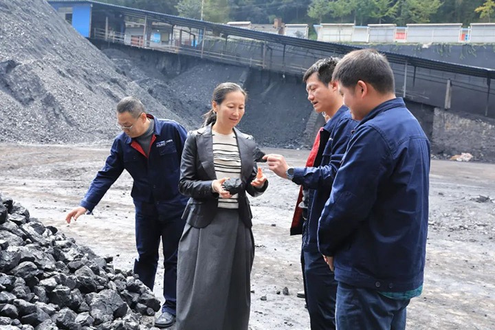【下层调研】云煤（鸿运国际）集团党委委员、财务总监莫晓丹一行到富源团结煤业有限公司开展生产谋划调研