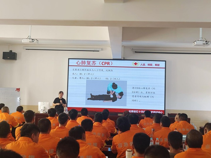 抢救培训“实时雨”，，云南省红十字会泽润矿山救援新苗
