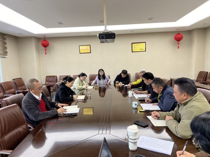 集团党委委员、财务总监莫晓丹到鸿运国际地产调研指导事情