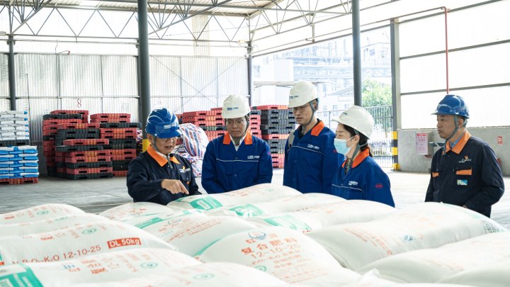 党建引领促生长，，，，，，产融协同谱新篇——云南解化与云能资源开展党建联建运动
